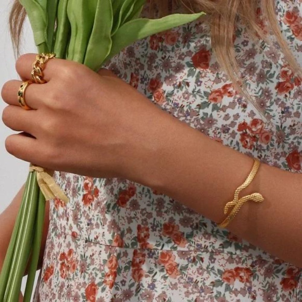 NEW ADJUSTABLE 18K GOLD BANGLE BRACELET, NICE BRACELET, CUTE BRACELET - Picture 3 of 6